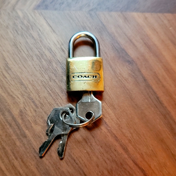 Coach Lock & Keys - Picture 1 of 4